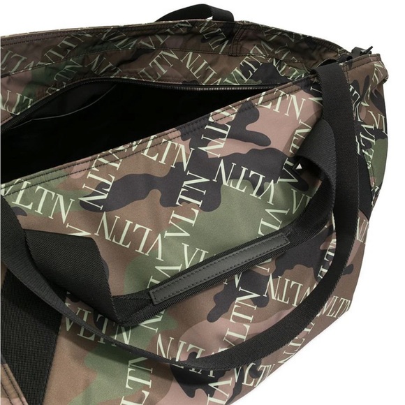 Valentino Garavani VLTN Camouflage-print Holdall Bag - Picture 4 of 12